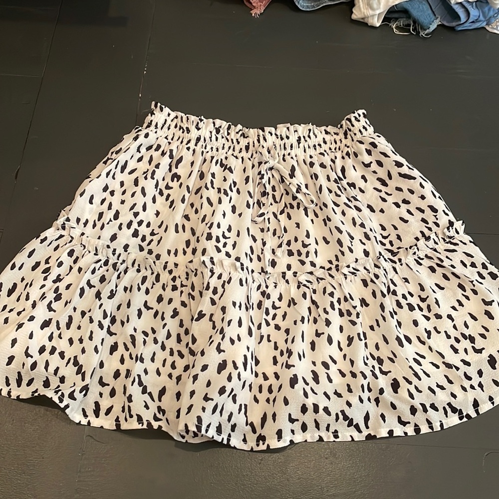 BLACK AND WHITE SKIRT